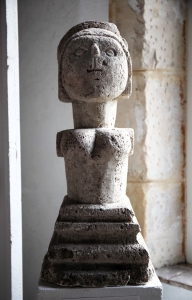 Epi de faîtage dite "Dame de Saulieu". Photo © Anne Nguyen Dao / Archives musée des Arts populaires de Laduz